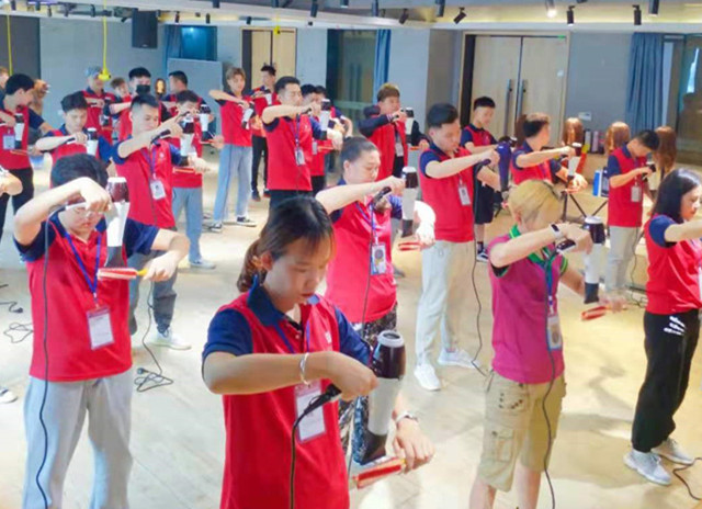 美發(fā)養(yǎng)發(fā)護(hù)理：如何使用吹風(fēng)筒吹頭發(fā)？