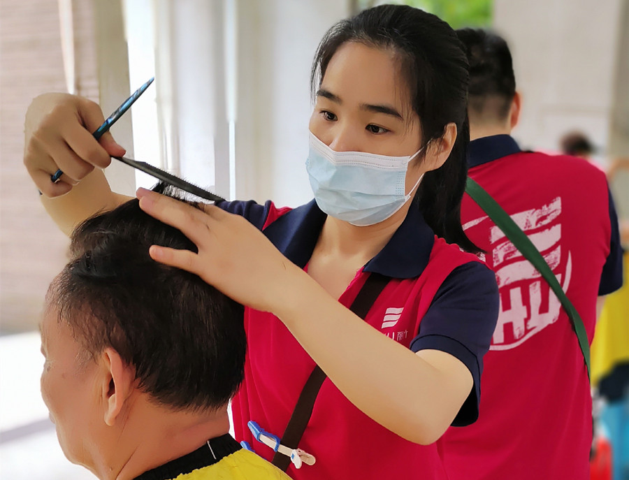 南寧美發(fā)學(xué)校真人實(shí)踐，麗竹美發(fā)學(xué)校沖沖沖