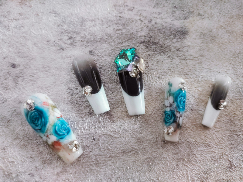 廣西美甲技師學校：水墨畫美甲