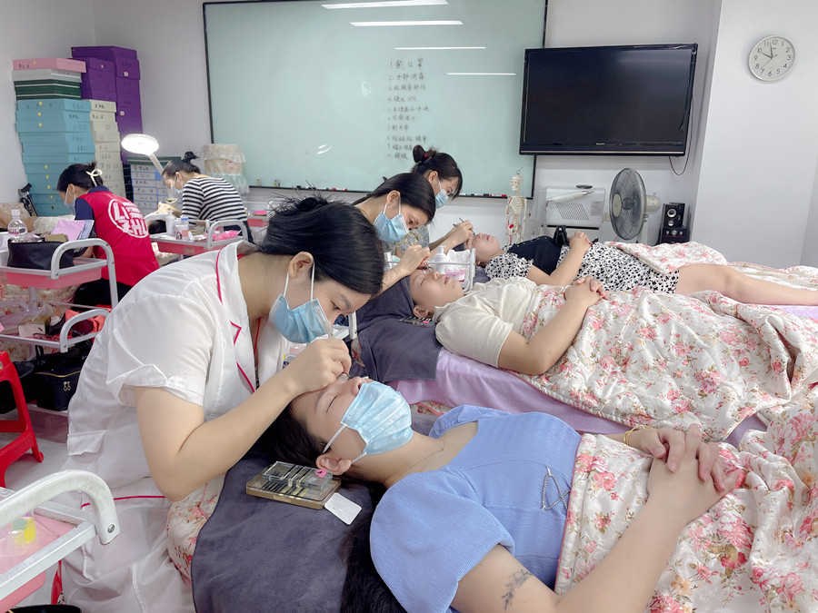 決定美睫密度與長(zhǎng)度的標(biāo)準(zhǔn)，南寧美甲美睫分享