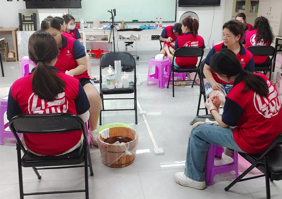 足部護理如何操作？南寧美甲學(xué)校排名課程