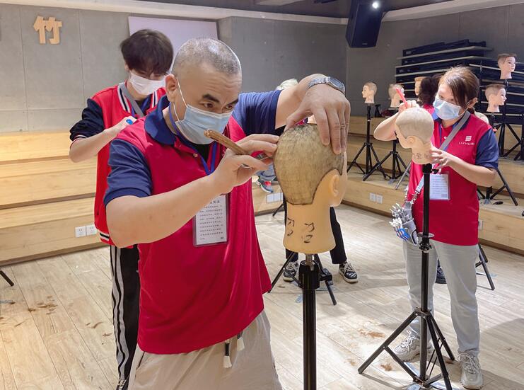 剃光頭的注意事項，南寧理發(fā)學校美發(fā)培訓