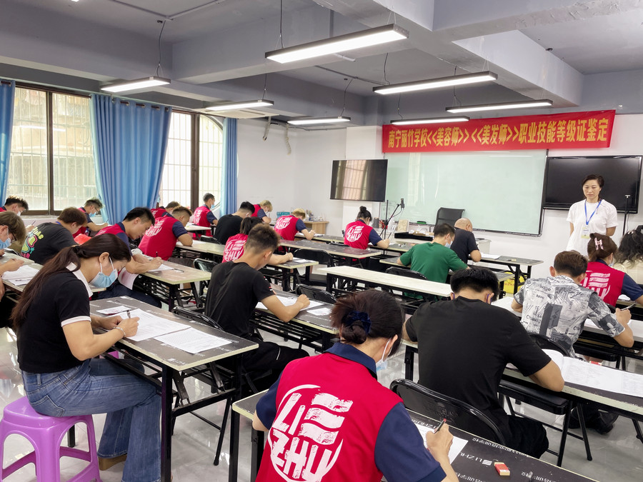 美發(fā)師證考試，麗竹學校一路高歌