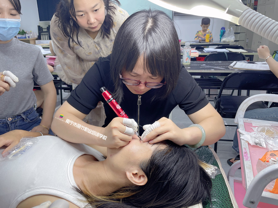 南寧哪里可以學(xué)紋繡？7月22日歡迎來麗竹學(xué)校