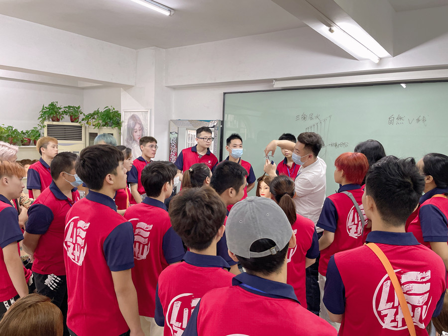 南寧剪發(fā)：打?。考舳?？傻傻分不清