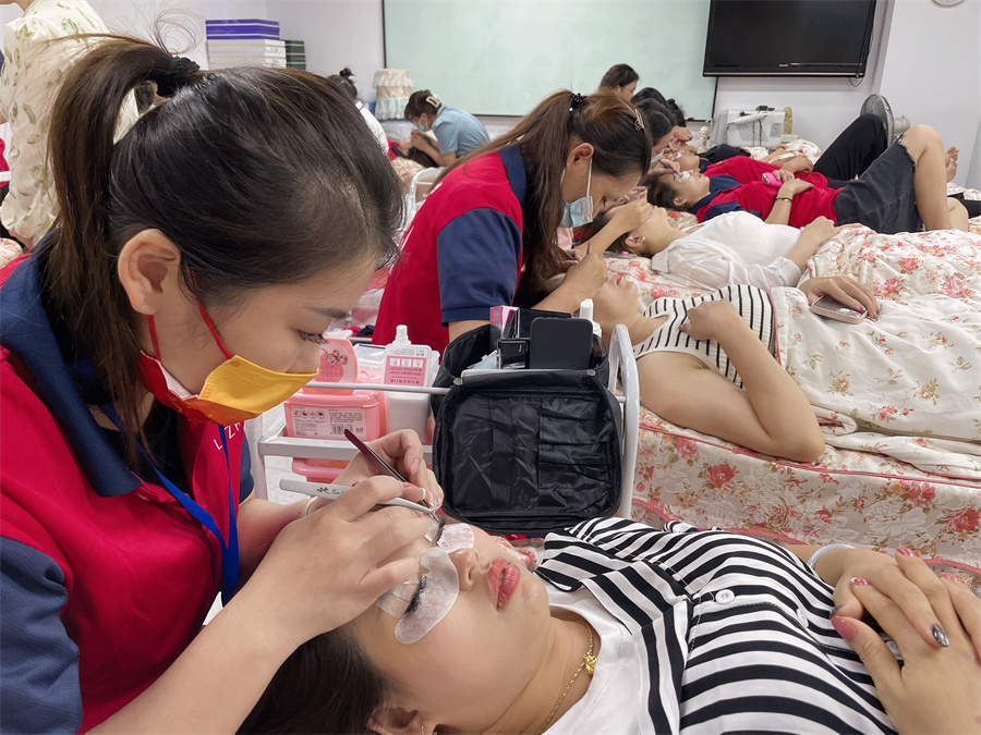 美睫是什么？南寧哪里可以學(xué)美睫？