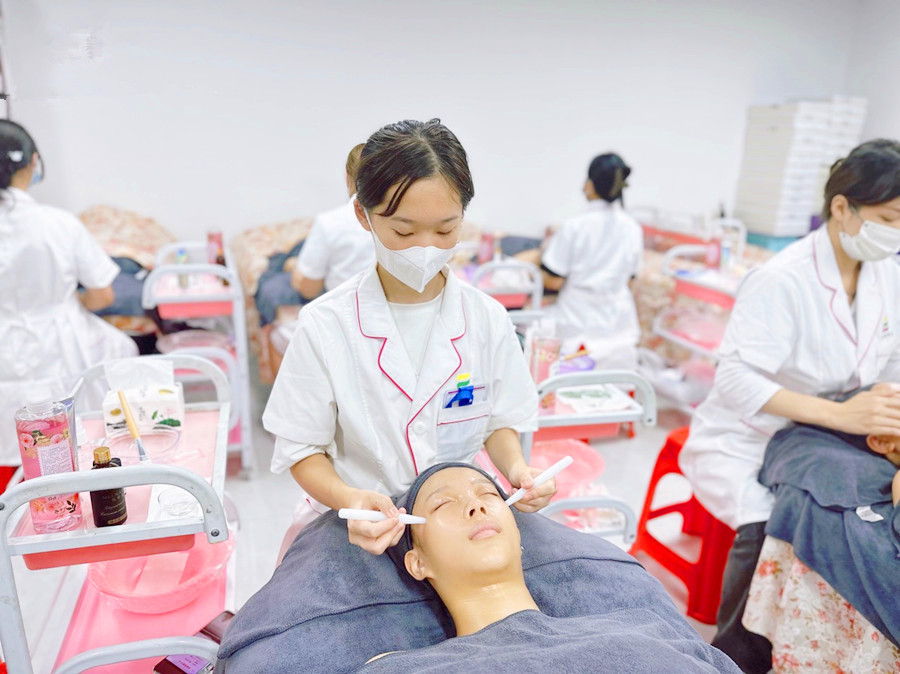 秋季面部撥筋的好處，廣西美容護膚培訓