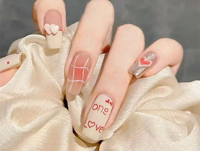 糖果色法式美甲，南寧培訓(xùn)美甲師推薦