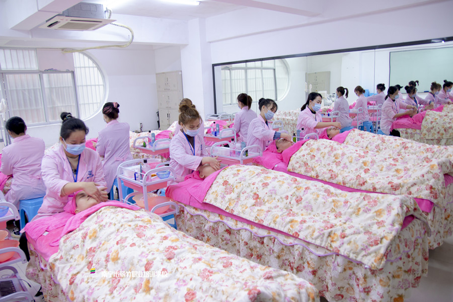 秋冬季節(jié)抗老的重要性，廣西美容護(hù)膚抗老培訓(xùn)