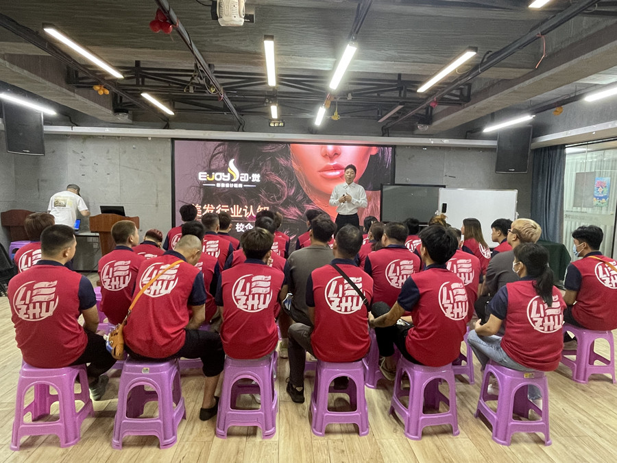 廣西學(xué)美發(fā)哪里推薦工作？廣西美發(fā)行業(yè)前景