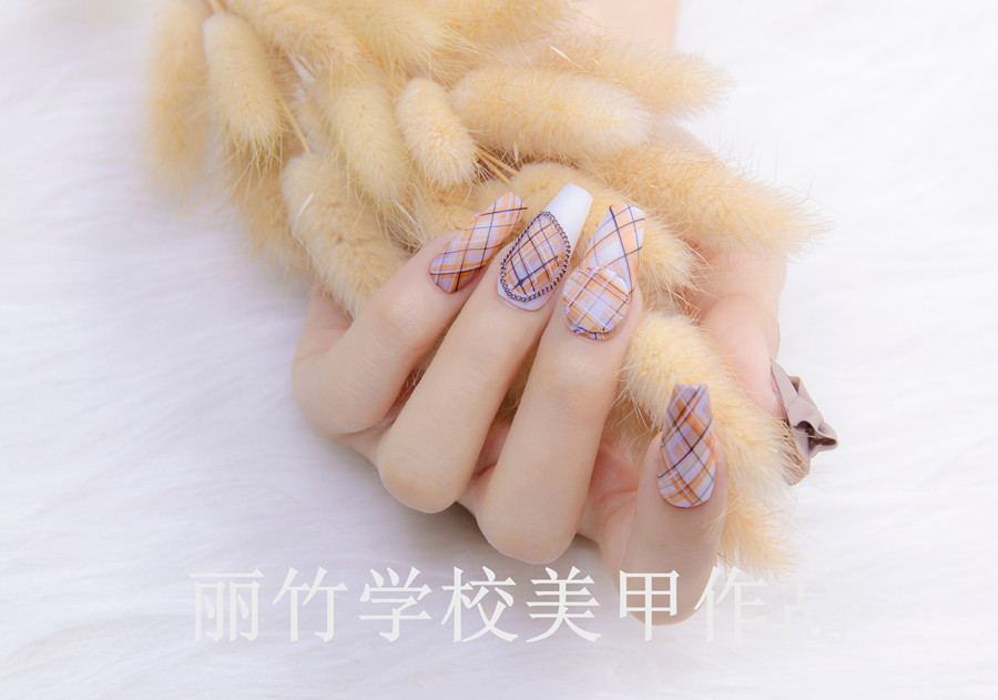 適合新手的美甲款式，廣西美甲款式進(jìn)修培訓(xùn)分享