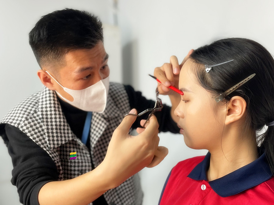 如何用睫毛夾？化妝工具介紹