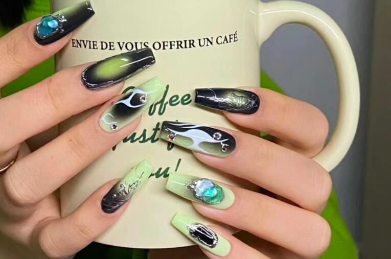 Y2k千禧辣妹長(zhǎng)款美甲，南寧美甲網(wǎng)紅造型培訓(xùn)