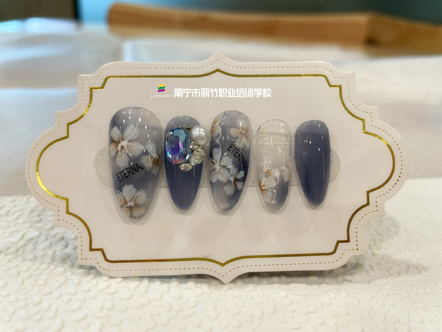 花卉美甲，南寧美甲進(jìn)修提升