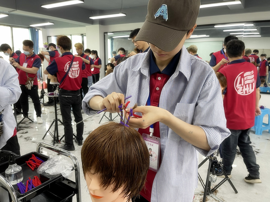 煙花燙這樣護(hù)理才持久，零基礎(chǔ)燙發(fā)教學(xué)