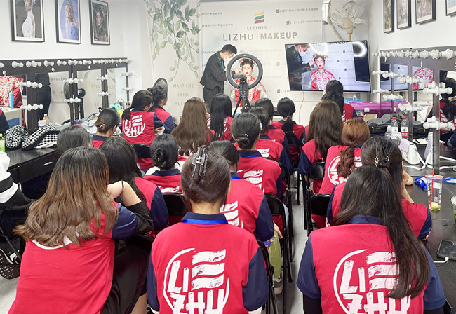 中式秀禾妝容特點，廣西新娘造型專業(yè)學校講解