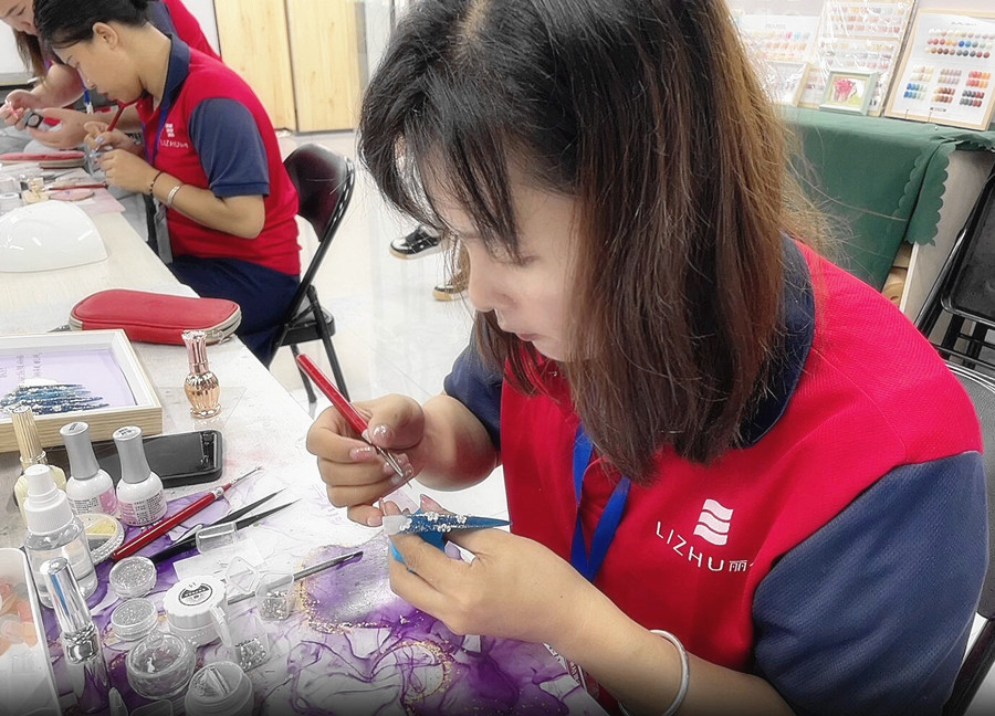 雕花細(xì)鉆美甲，零基礎(chǔ)學(xué)美甲款式