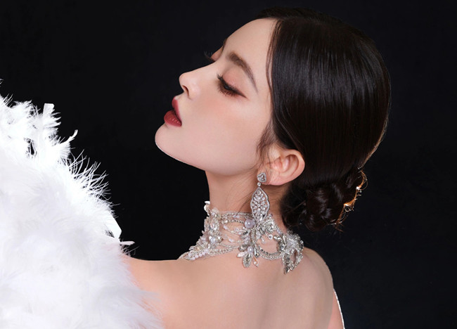  古力娜扎白天鵝仿妝，南寧化妝造型師分享