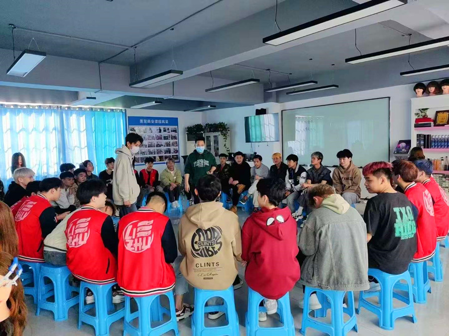 為什么他們都選廣西美發(fā)職業(yè)學校？