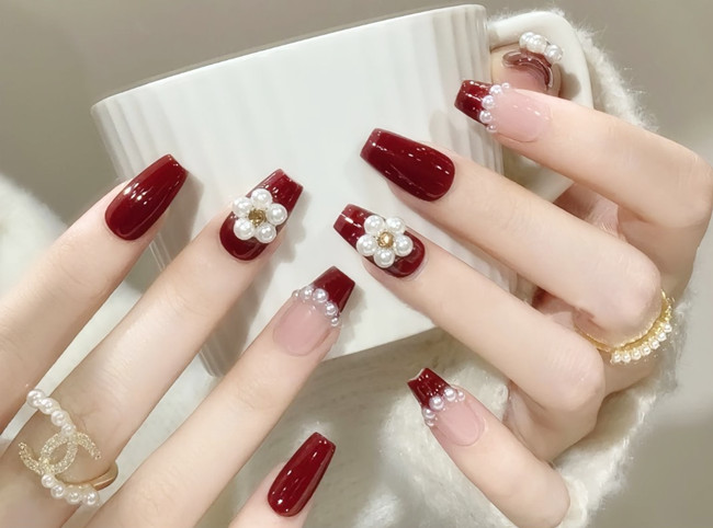 紅色新年美甲，美甲圖片2024新款式