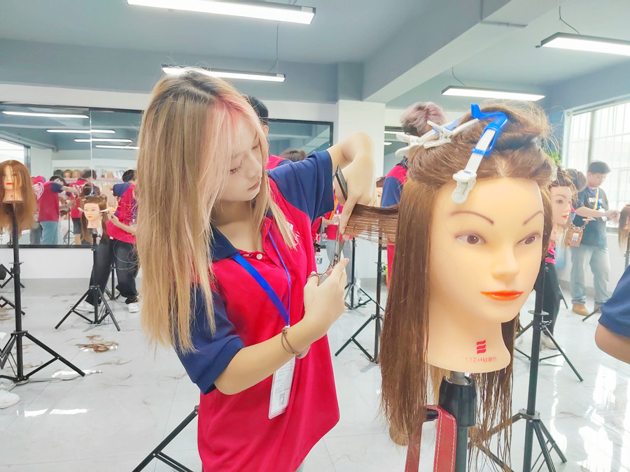 剪齊平和修剪高層次技巧，南寧理發(fā)剪發(fā)培訓