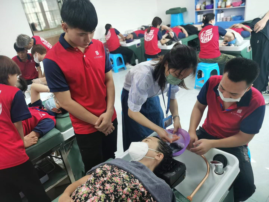 頭發(fā)為什么要進(jìn)行奶療？南寧學(xué)洗頭護(hù)發(fā)