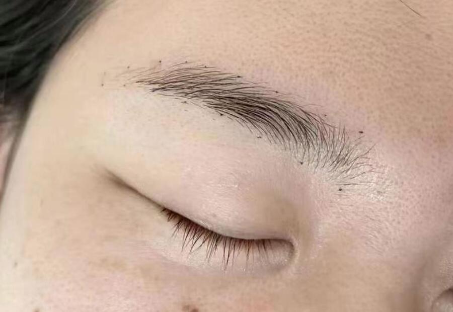 紋眉操作過程技巧，南寧紋繡學(xué)校排名總結(jié)分享