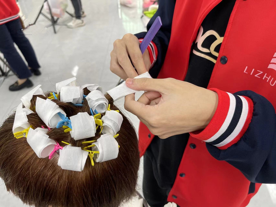 發(fā)根定位燙怎么操作？廣西燙染培訓(xùn)