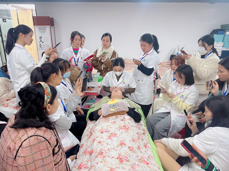 油性皮膚如何快速恢復(fù)自然狀態(tài)？廣西皮膚管理師分享