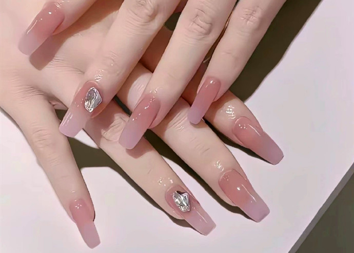 溫柔顯氣質(zhì)美甲，廣西美甲師造型培訓(xùn)推薦