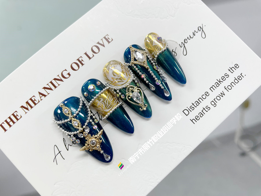 什么是巴洛克美甲|  南寧學(xué)美甲學(xué)費(fèi)便宜