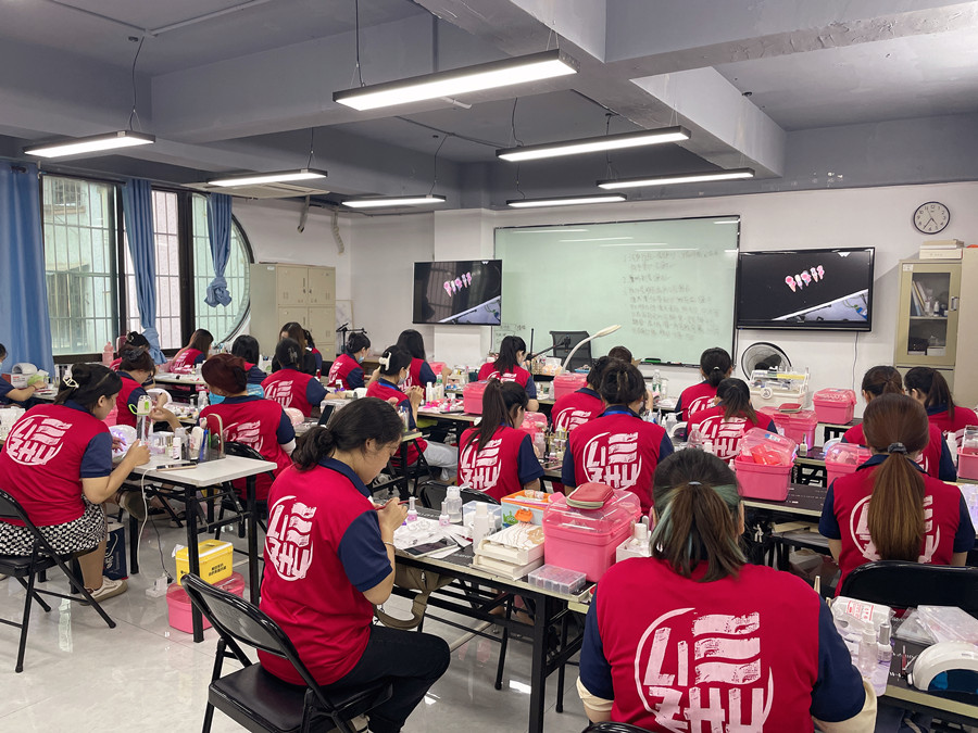 美甲做完為什么不亮？廣西美甲創(chuàng)業(yè)培訓(xùn)