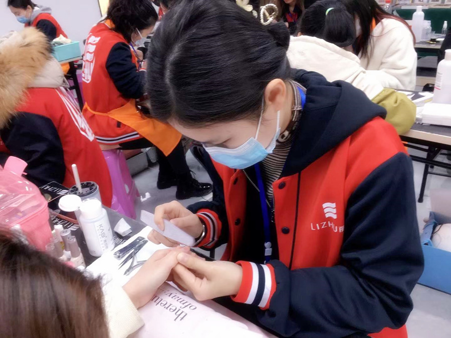 打磨甲面的作用？南寧美甲培訓(xùn)班技能分享