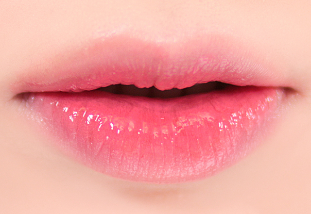 減少唇紋的方法，南寧美容護(hù)膚職業(yè)學(xué)校學(xué)習(xí)