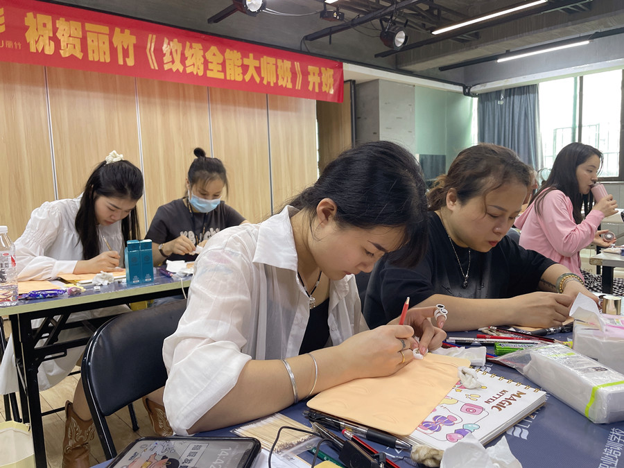 南寧紋繡大師密訓(xùn)班課堂花絮