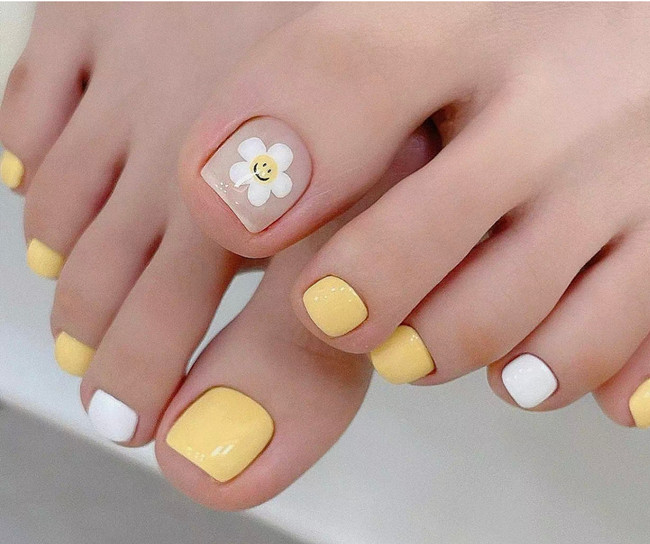 夏日腳趾美甲圖片，南寧美甲造型職業(yè)學(xué)校分享