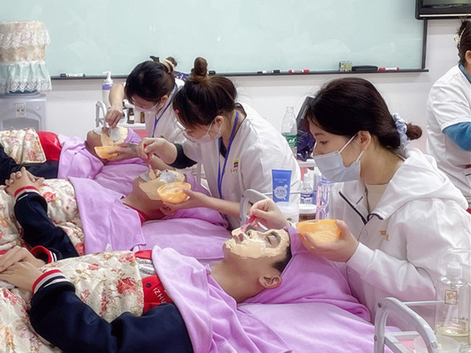 大愛喜歡軟膜粉護(hù)膚的原因，廣西學(xué)皮膚管理