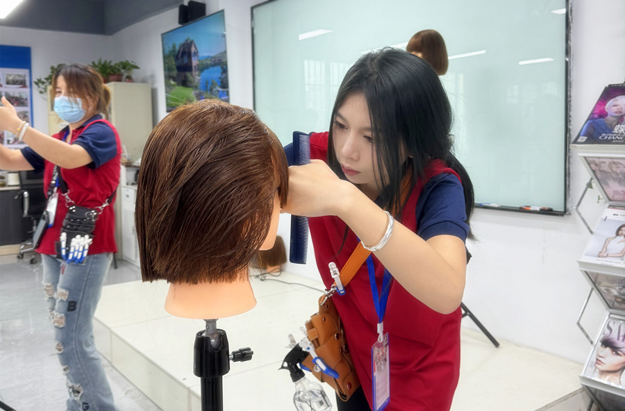 南寧美發(fā)培訓(xùn)課程：經(jīng)典廂式齊裝是什么？