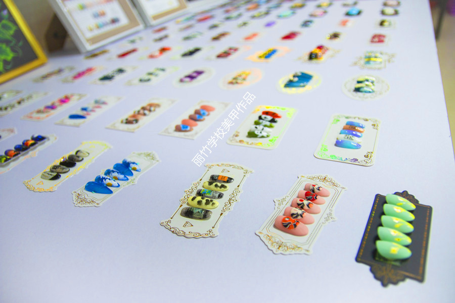 南寧美甲專業(yè)教學：橢圓形美甲打磨教程