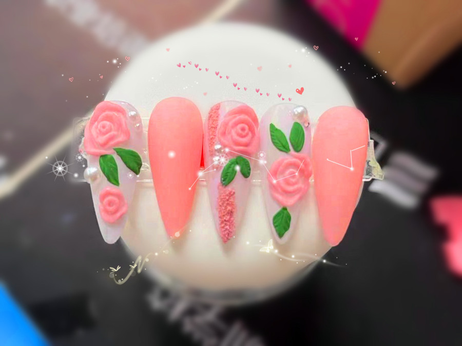 粉色玫瑰雕花美甲，南寧美甲學(xué)習(xí)