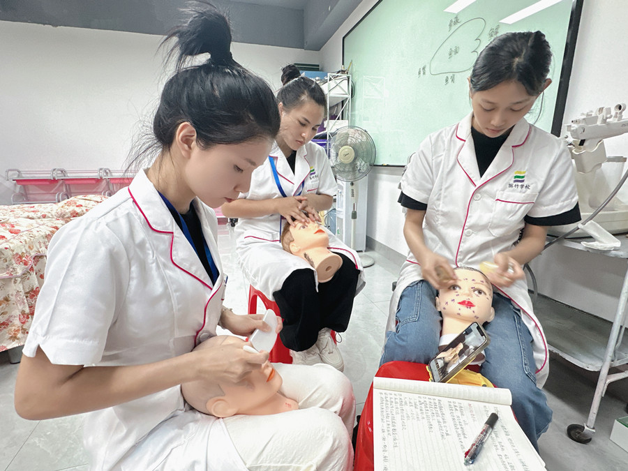 眼部疏通的必要性，廣西美容中醫(yī)學(xué)校講解