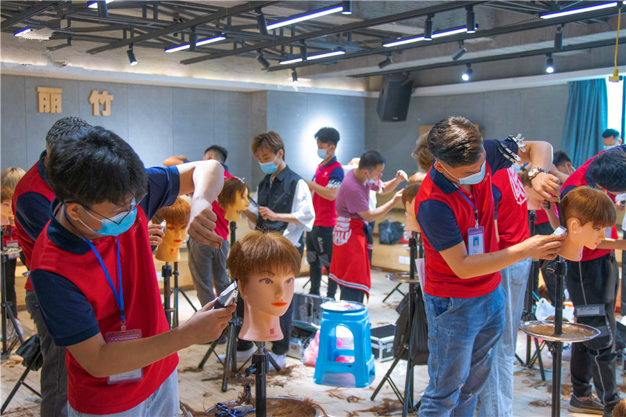 廣西哪里可以學(xué)美發(fā)快剪？麗竹學(xué)校歡迎你