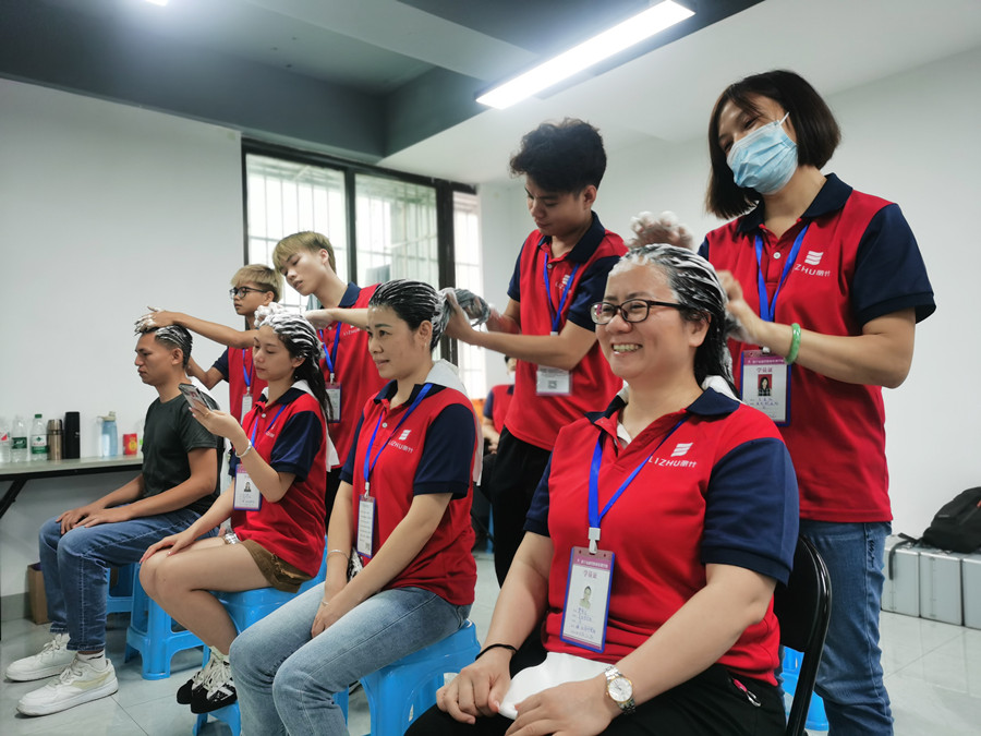 中式洗頭的過程 | 廣西學(xué)洗頭去哪里？