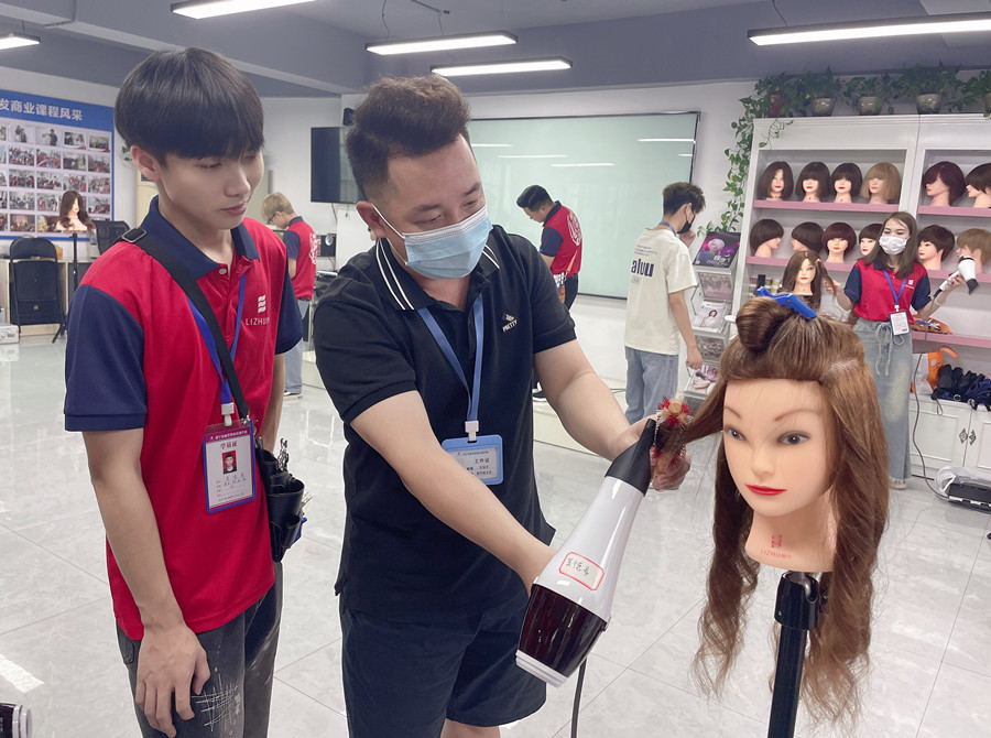 怎么樣才能做好吹風(fēng)造型？南寧美發(fā)吹風(fēng)培訓(xùn)