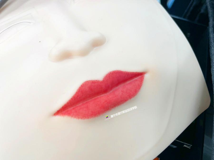 紋唇時的設(shè)計要點(diǎn)，南寧學(xué)紋唇