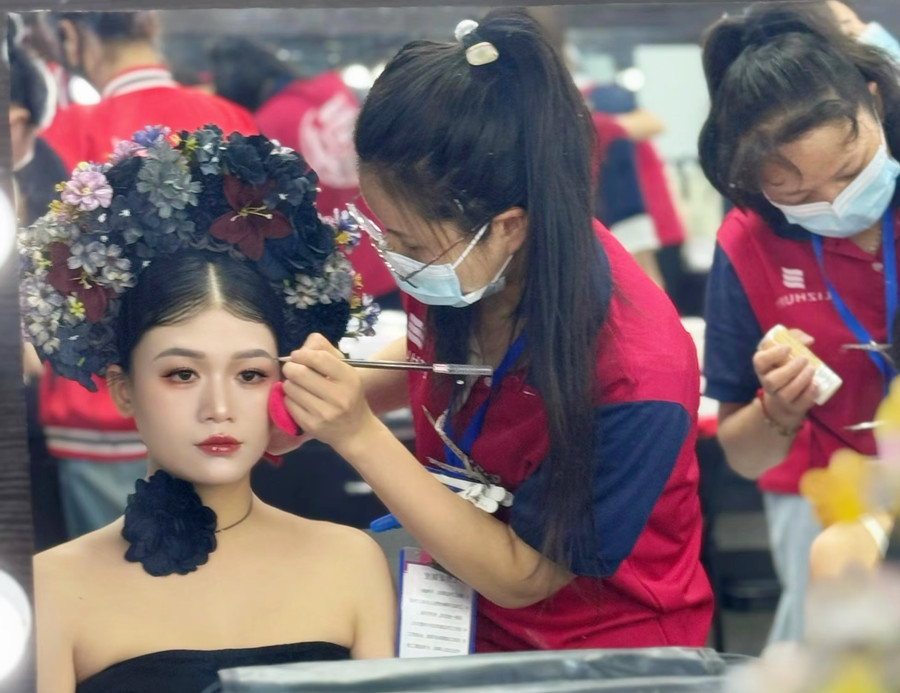 新中式簪花寫真，零經(jīng)驗學化在廣西學員作品