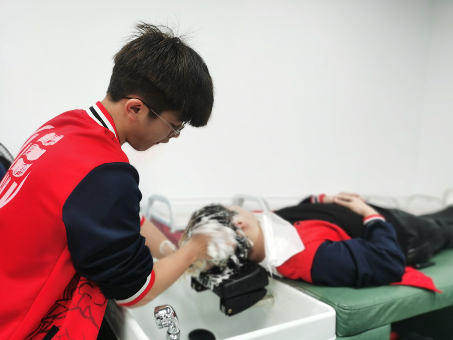 如何快速去屑的技巧，南寧洗護師