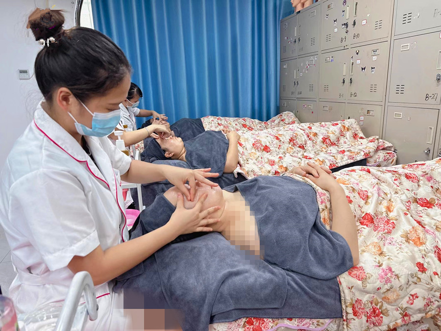 如何緩解魚尾紋的加深？南寧皮膚管理師學(xué)校告訴你