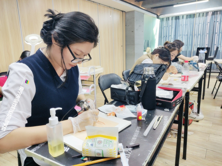 廣西正規(guī)紋繡學(xué)校排行：紋繡設(shè)計關(guān)鍵點(diǎn)解析