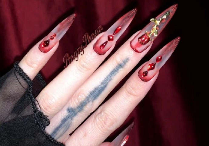 惡女美甲款式，廣西美甲職業(yè)技師學(xué)校準(zhǔn)備好了